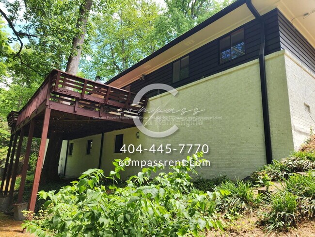 Building Photo - 2636 Whiteleigh Ct NE