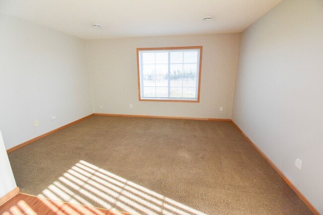 Building Photo - Incredible views from this end-unit townhome!