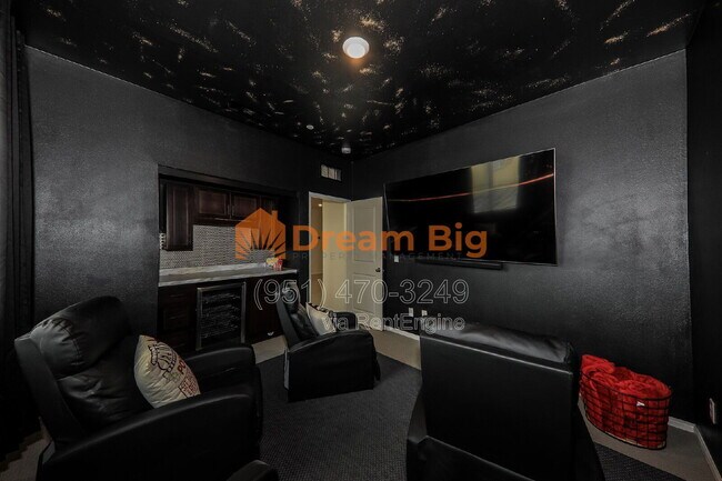 Building Photo - 24712 Hudson St