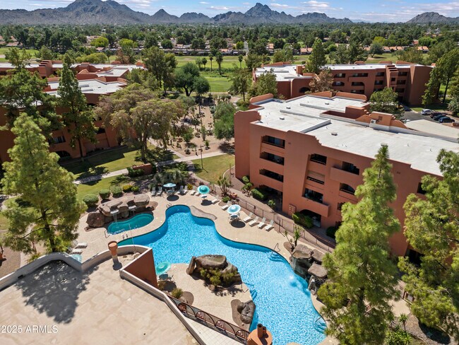 Building Photo - 4303 E Cactus Rd