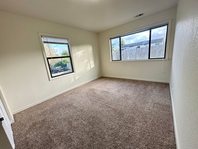 Building Photo - Bright and Clean, 3 Bedroom Home in Myrtletown