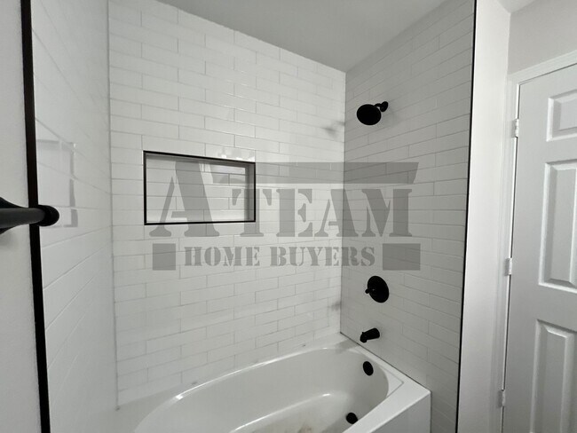 Building Photo - This beautifully remodeled 2-bedroom, 1-bathroom home