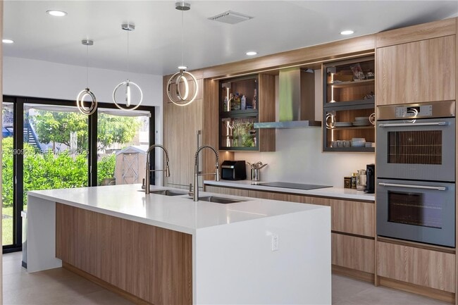 Building Photo - 1141 Hollywood Blvd