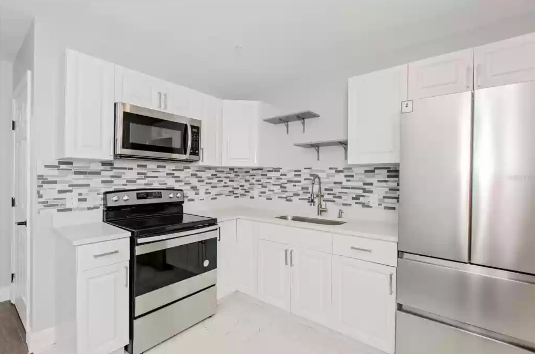 Kitchen - 812 Pinewood Ct