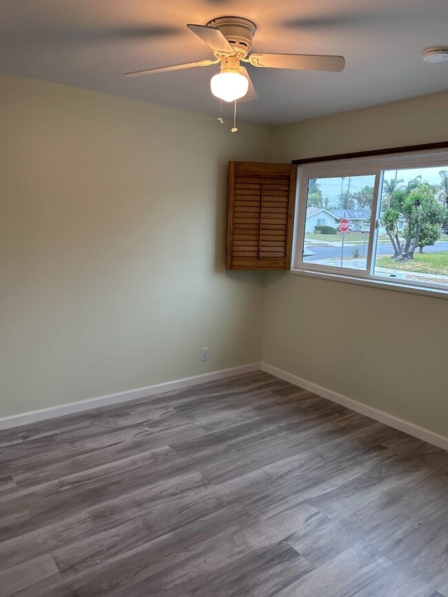 Building Photo - 9320 Yolanda Ave