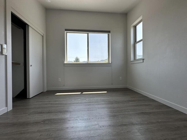Building Photo - 96 Dunn Cir