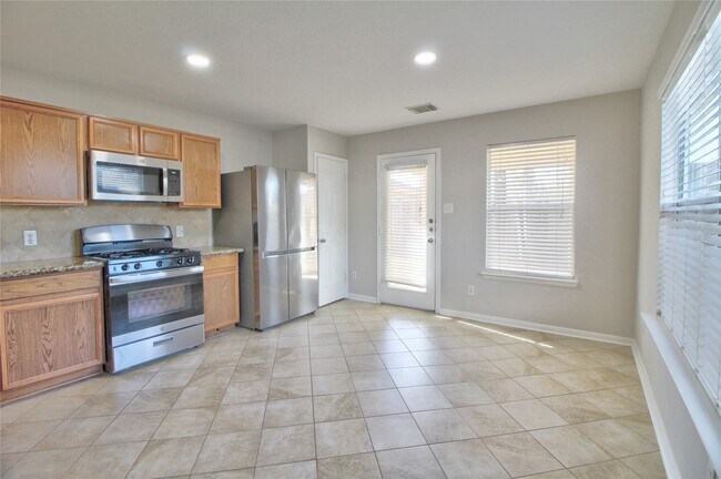 Building Photo - 29407 Legends Green Dr