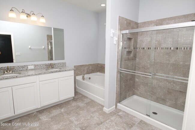 Building Photo - 884 Musgrass Cir