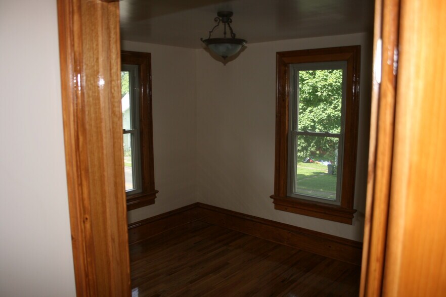 Building Photo - 196 Bristol St