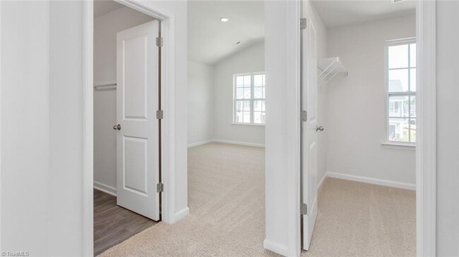 Building Photo - Brand new 3BR 2.5BA Townhome in Kernersville!