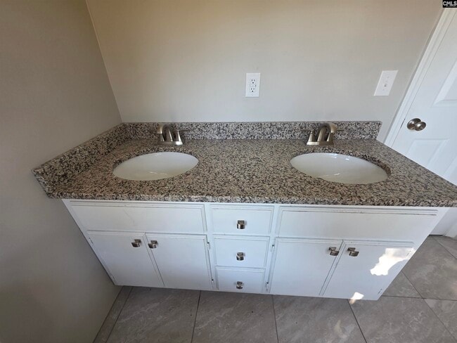 Building Photo - 714 Windy Rd