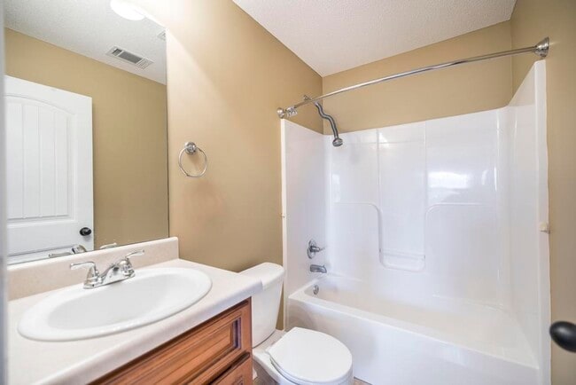 Building Photo - 102 Summerstone Bend