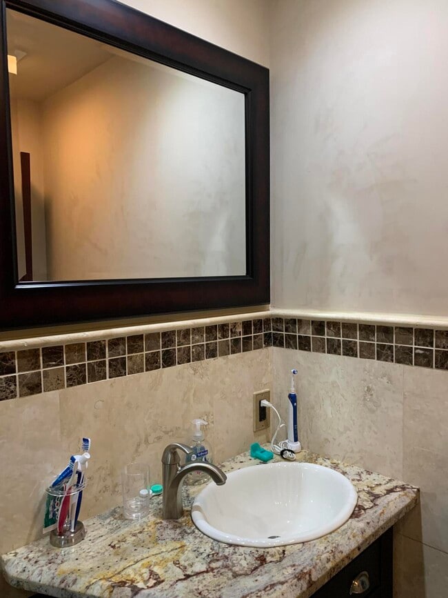 Building Photo - 3208 SE 11th St