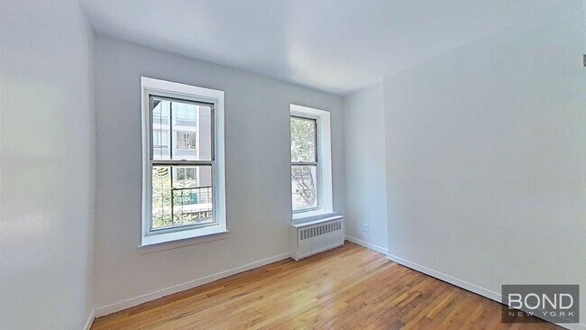 Building Photo - 247 W 26th St