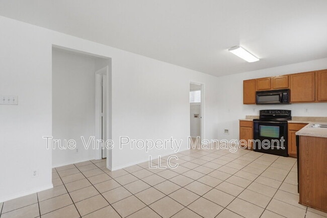 Building Photo - 136 Texas Mulberry
