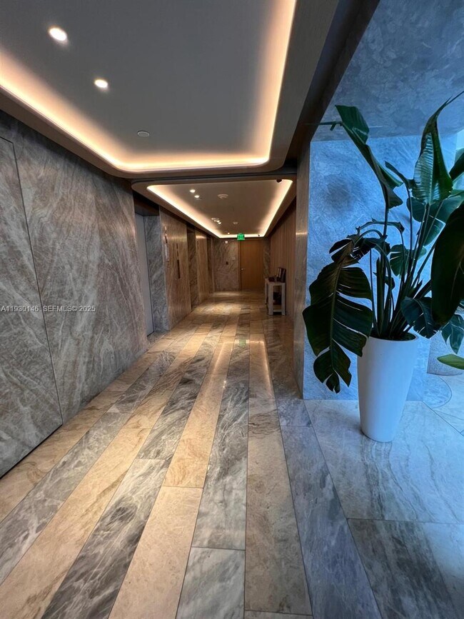 Building Photo - 1395 Brickell Ave