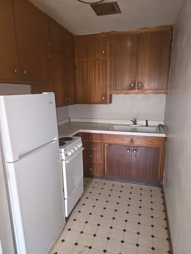 Building Photo - Kennedy