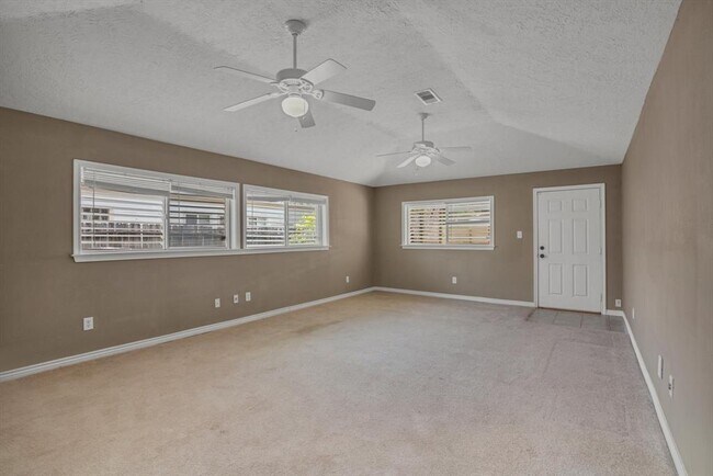 Building Photo - 119 Barracuda Ave