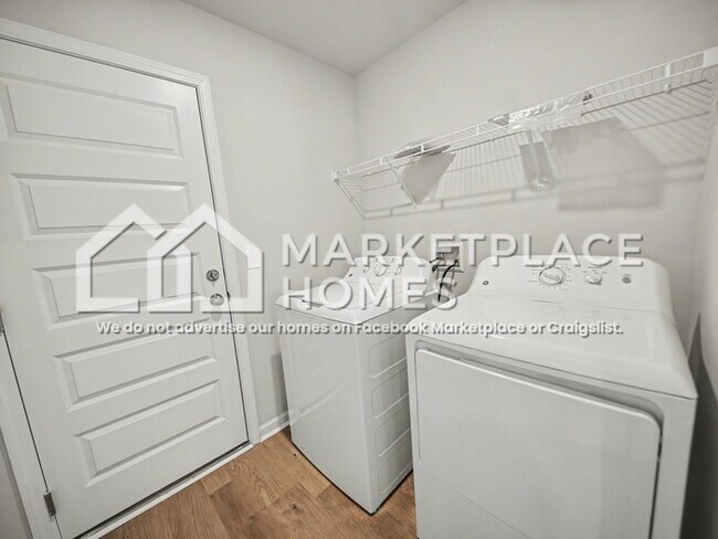 Building Photo - 1721 Amber Ave