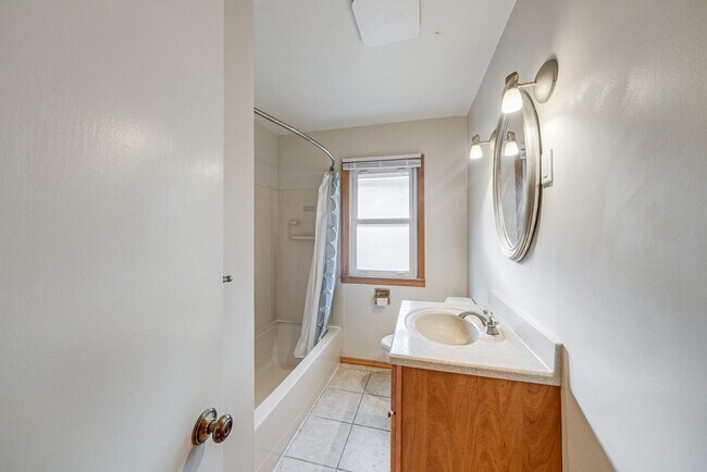Building Photo - Charming 2-Bedroom Home with Bonus Space & Fenced Yard – Just Off Prospect Ave!