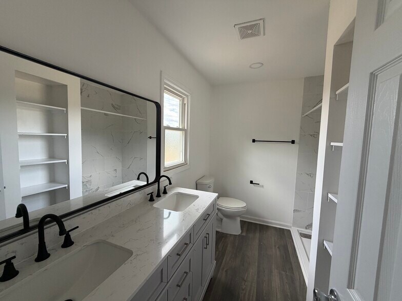 Building Photo - 5701 Wildberry Dr