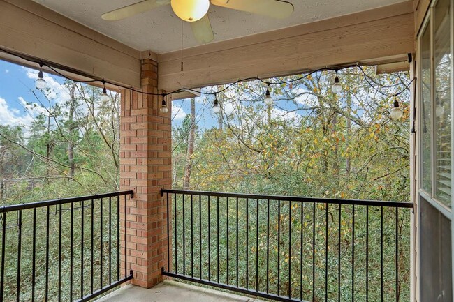 Building Photo - 8051 Bay Branch Dr