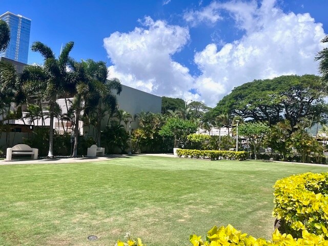 Building Photo - 1009 Kapiolani Blvd