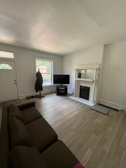 Building Photo - 4166 Juniata St