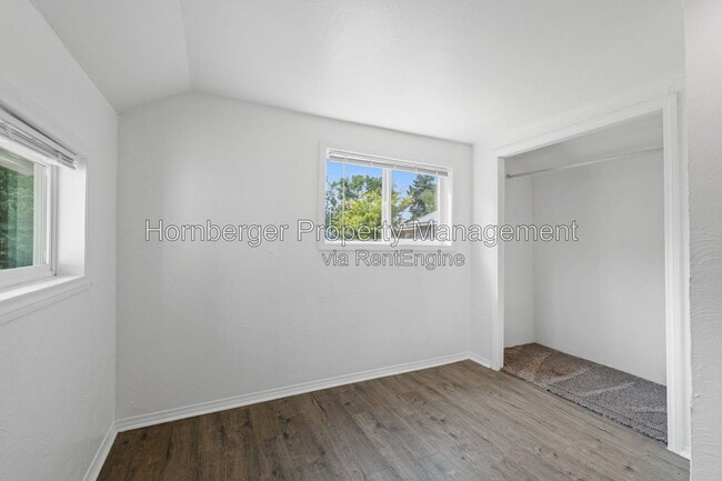 Building Photo - 1103 E Joseph Ave
