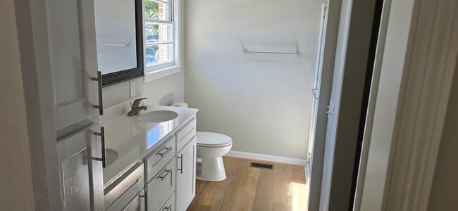 Building Photo - 7619 Parkview Dr