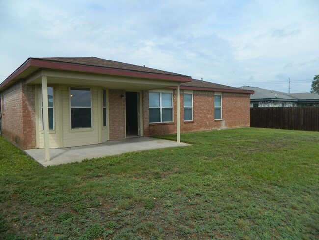 Building Photo - Available NOW!!!! This Cute 3 Bedroom 2 ba...