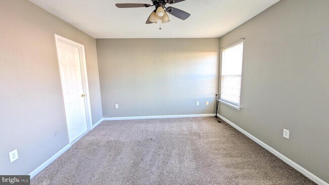 Building Photo - 424 Lilac Terrace NE