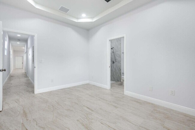 Building Photo - 2827 Saranac Ave