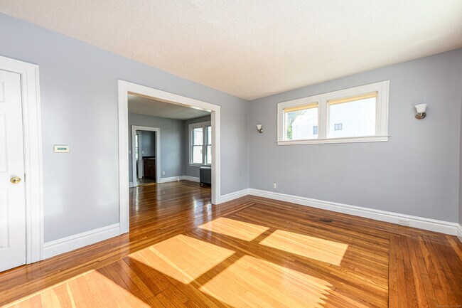 Building Photo - 1005 Whalley Ave