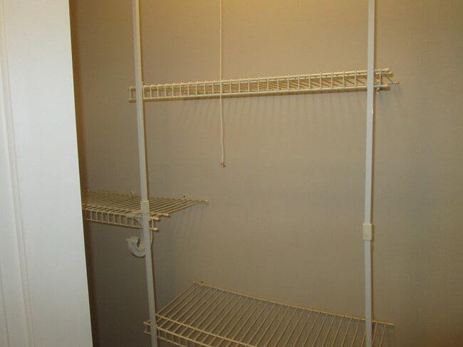 Building Photo - 800 Brook Dr