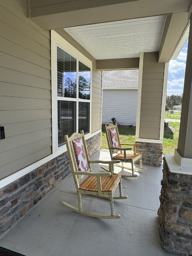 Building Photo - For Rent - Spring Move in Special ... 2nd Month's Rent FREE! (if sign a lease before the end of M...