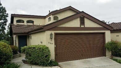 Building Photo - View 2bed 2.5bath, 3 Balconies, 2 Car Garage, pool in Tierrasanta!