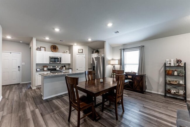 Building Photo - 306 Pecos Dr