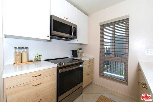 Building Photo - 6001 Canterbury Dr