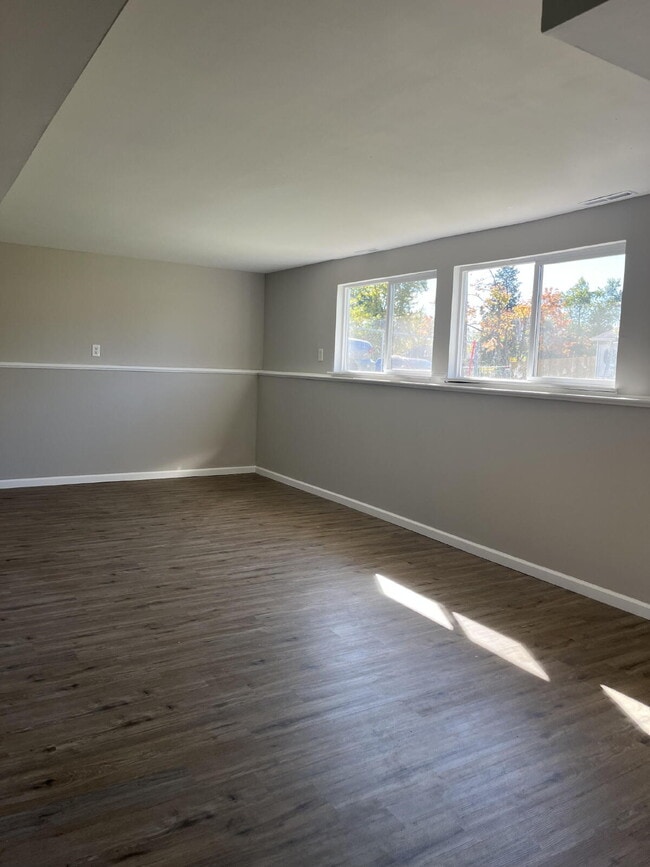 Building Photo - 5520 Bermuda Ln