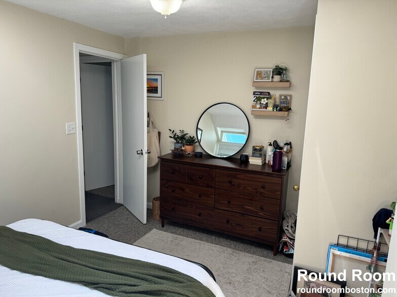 Building Photo - 137 Glenville Ave