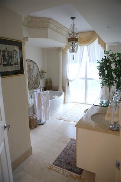 Building Photo - 3200 N Ocean Blvd