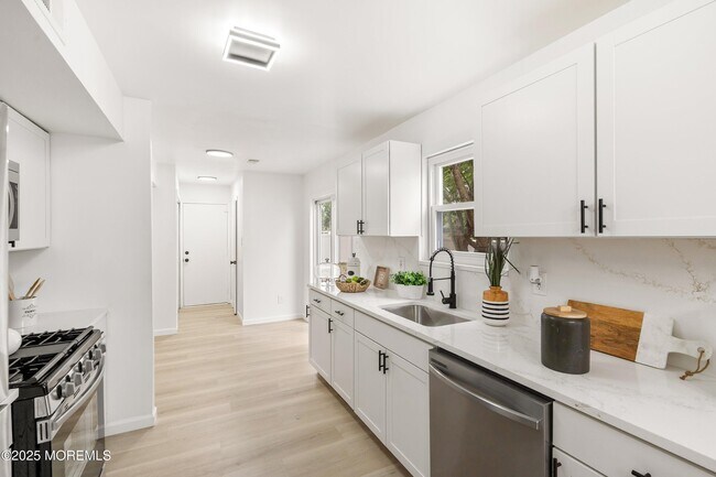 Building Photo - 944 Yellowbank Rd