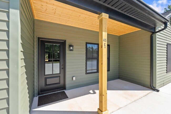 Building Photo - 45 Savage Dr