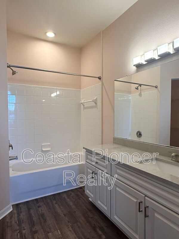 Building Photo - 9068 Lake Chase Island Way