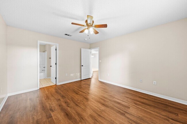 Building Photo - 502 Hyde Park Dr