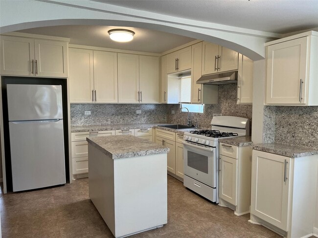 Building Photo - 7607 Hemlock St