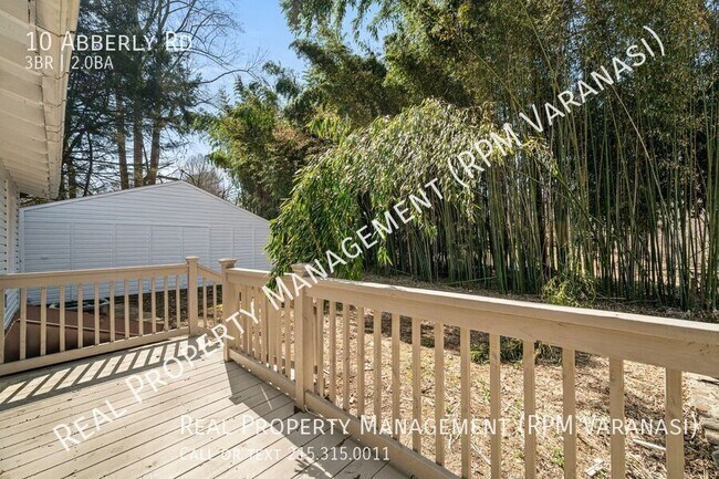 Building Photo - 10 Abberly Rd