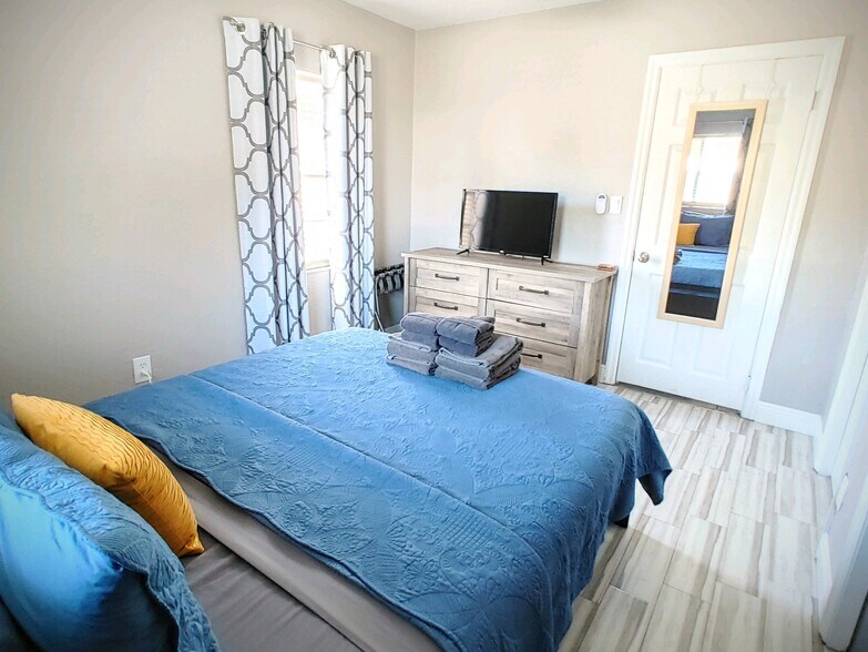 Building Photo - 5830 Camellia Dr