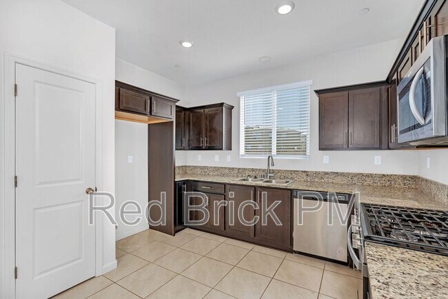 Building Photo - 393 Sullivan Dr